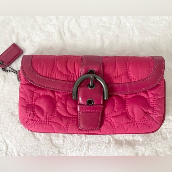 Coach Soho pink quilted signature clutch - Picture 7 of 11